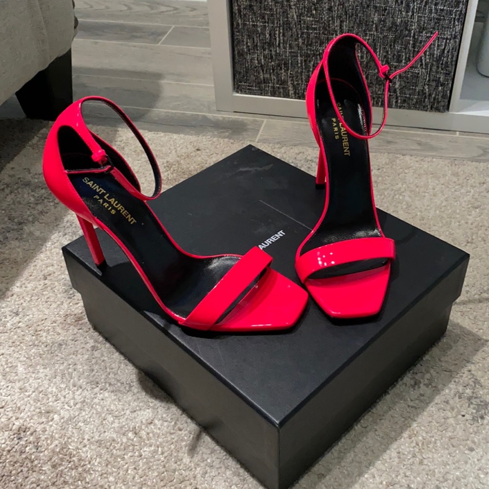 SAINT LAURENT Vernice Vit Flu Size 39